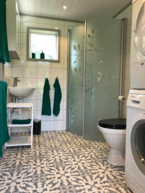 Mysig nybyggd stuga nära hav och natur, Klövedal